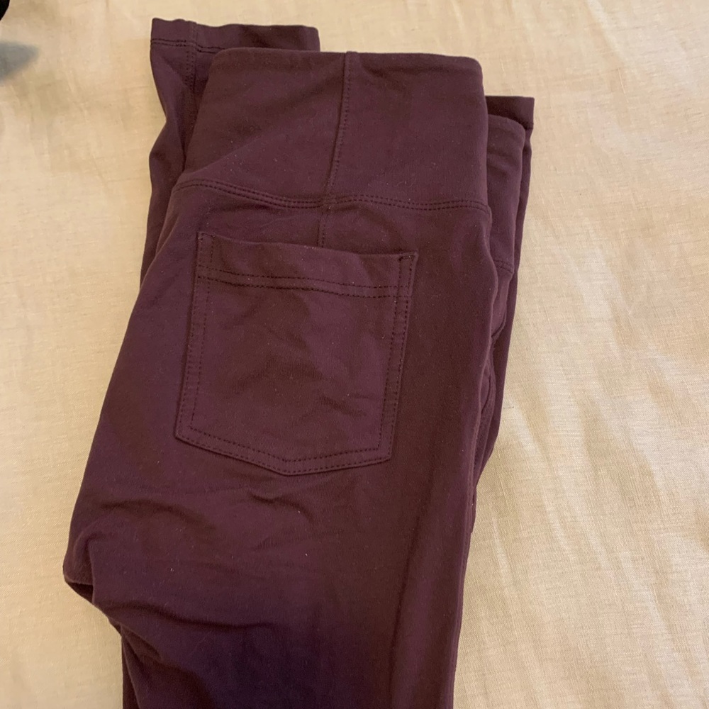 Full length casual Athleta leggings with pockets